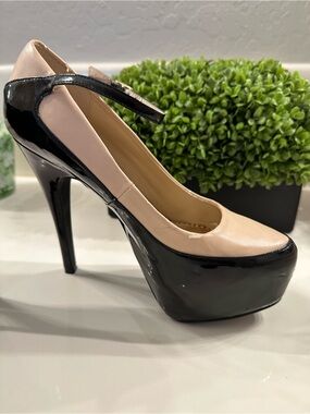 Two-Tone Mary Jane Platform Pump - Black & Nude